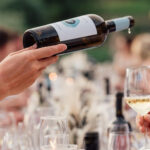 Wino bezalkoholowe - polewanie wina